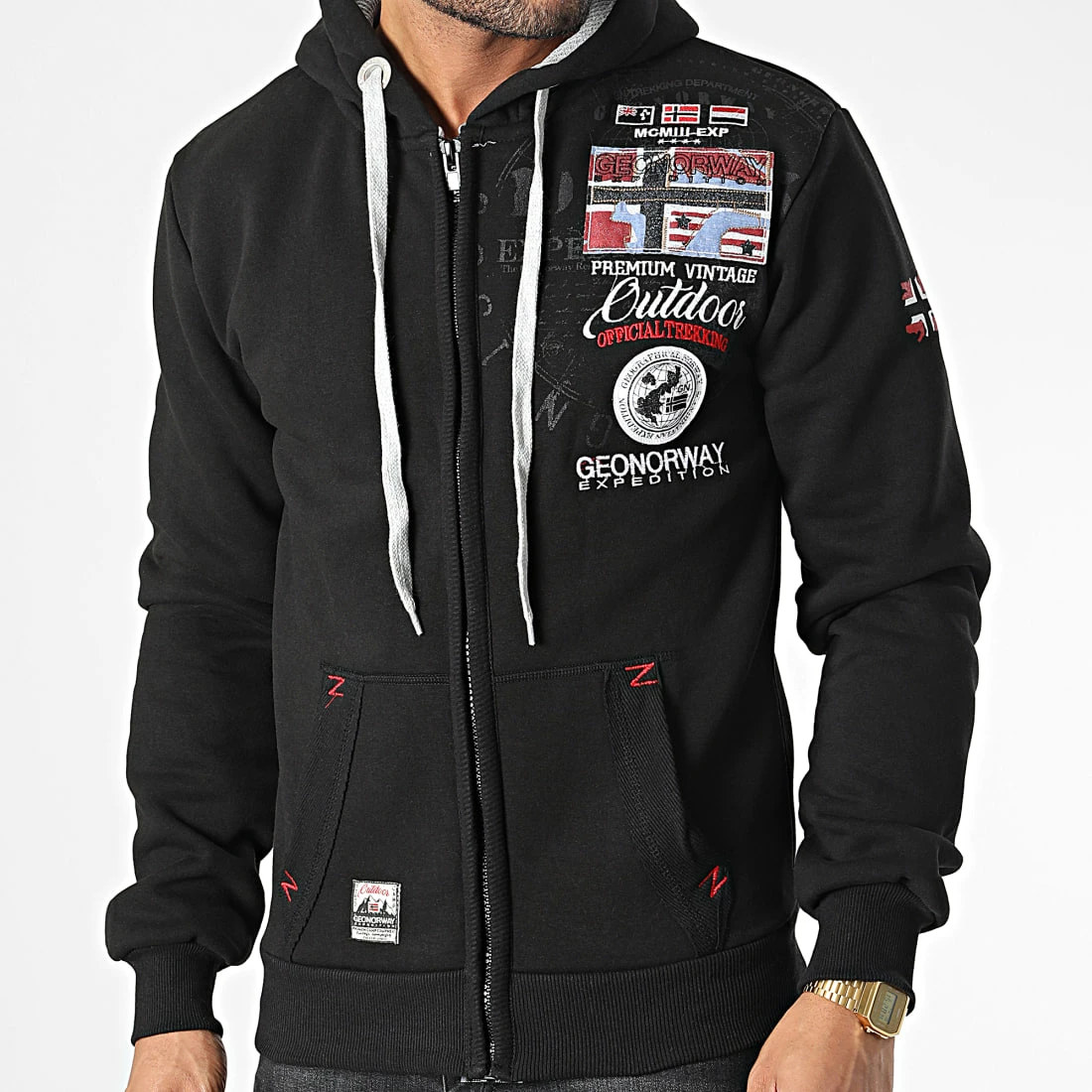 Grosses soldes 🧨 Sweat Zippé Capuche Gotham Noir de Geographical Norway 😀 1 Grosses soldes 🧨 Sweat Zippé Capuche Gotham Noir de Geographical Norway 😀